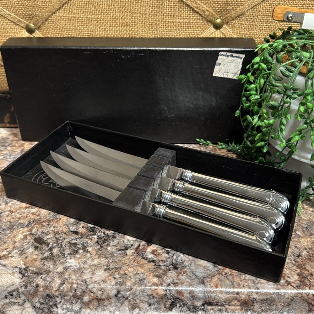 Carvel Hall knives